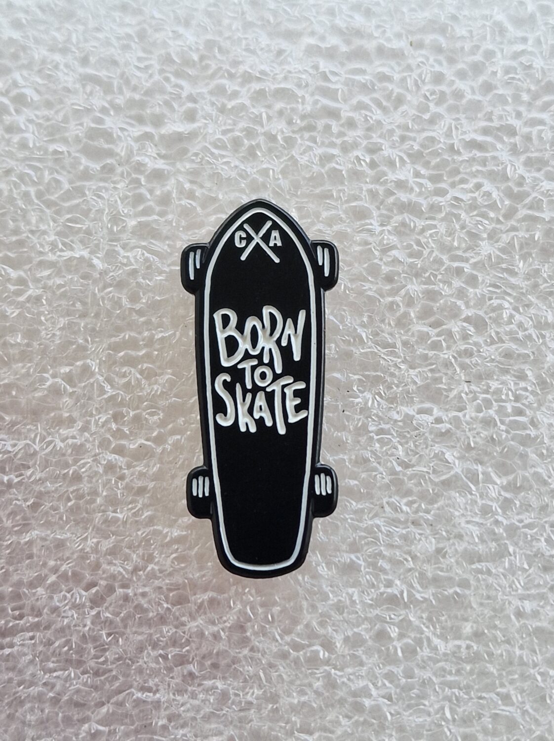 BORN TO SKATE Pin Badge