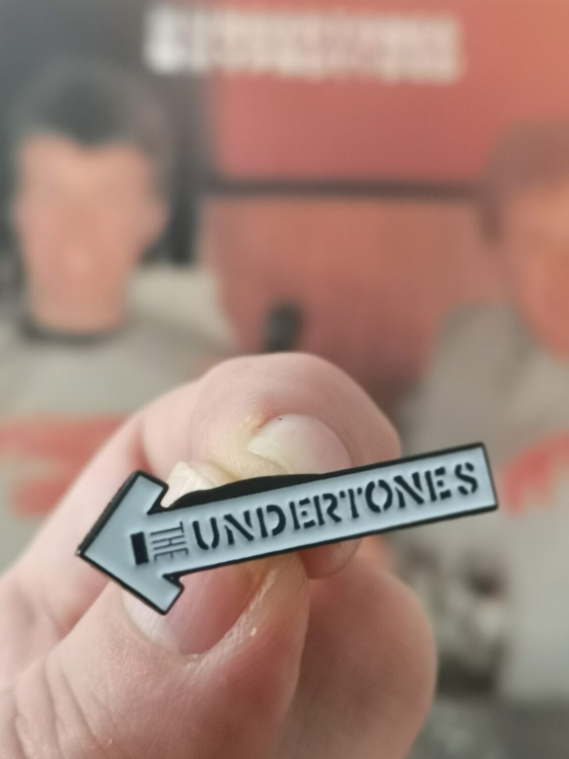 UNDERTONES Arrow